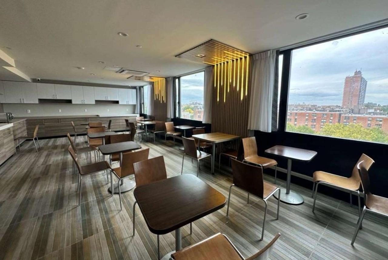 Days Inn By Wyndham Brooklyn Eastern Parkway New York Eksteriør billede