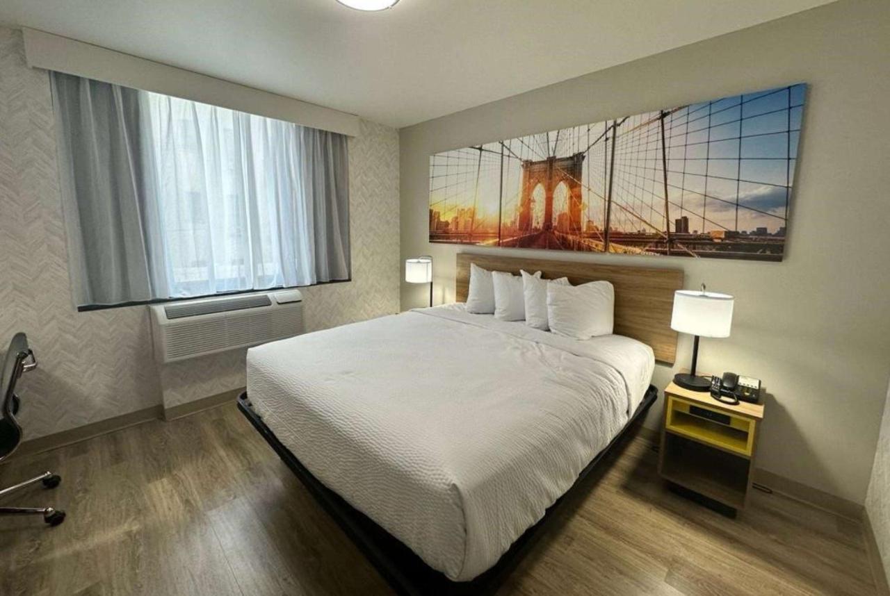 Days Inn By Wyndham Brooklyn Eastern Parkway New York Eksteriør billede